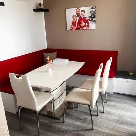 9 Persons 4 Bedrooms In For Family With Kids 布拉格